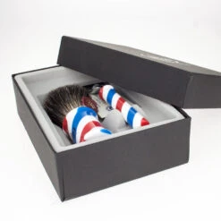 Omega OmM6736.2 Rasierset Barperpool Mit Dachshaar Und Rasierer Gille -Dambiro Verkäufe omega omm67362 rasierset barperpool mit dachshaar und rasierer gillette mach35