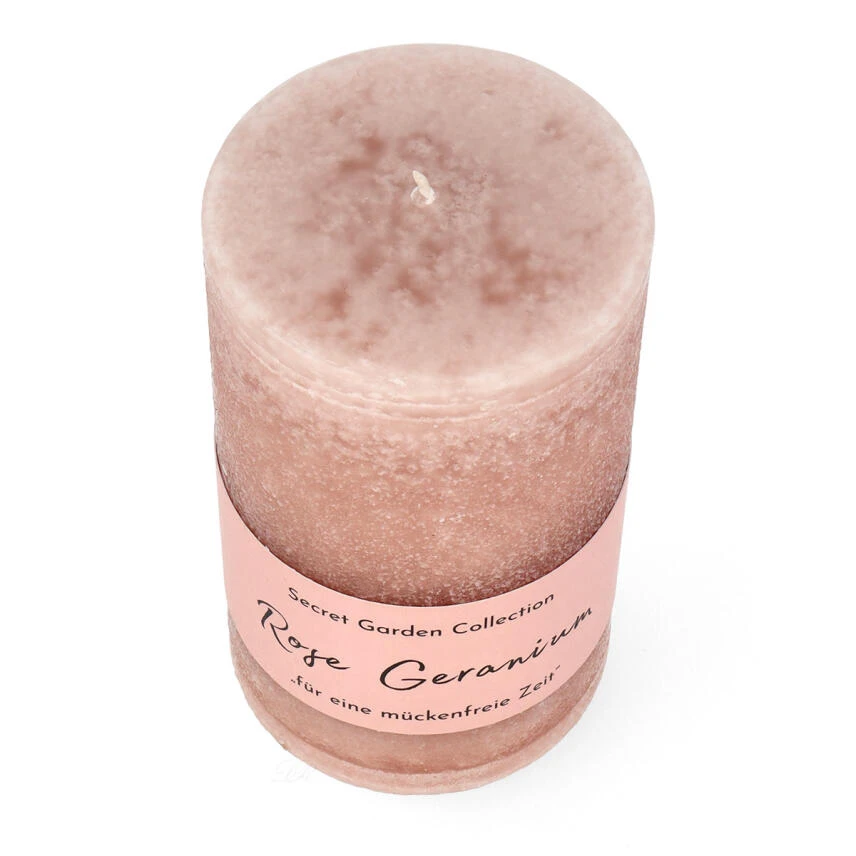Schulthess Secret Garden Rose Geranium Anti Mücken Duftkerze 450 G 4 Schulthess Secret Garden Rose Geranium Anti Mücken Duftkerze 450 G – Bild 2